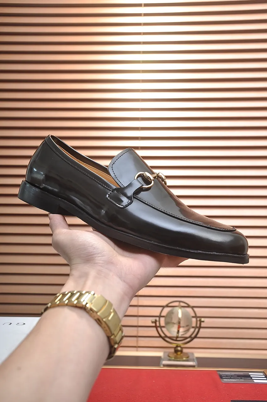 Factory price 540💶Italian top luxury men's shoe giant (GUCCI) (Gucci) (full cowhide lining) new arrival🍃Original European style🔰 Pleasant to the eye😍In order to make the shoes more durable and non-deformable🌀The production continues to follow traditional methods but there is still no lack of innovation💪The original sheepskin is chosen for the leather♻️Smooth, natural and exceptionally bright⭐Made of imported cowhide The rich man’s first choice 38-45 (45 customized)